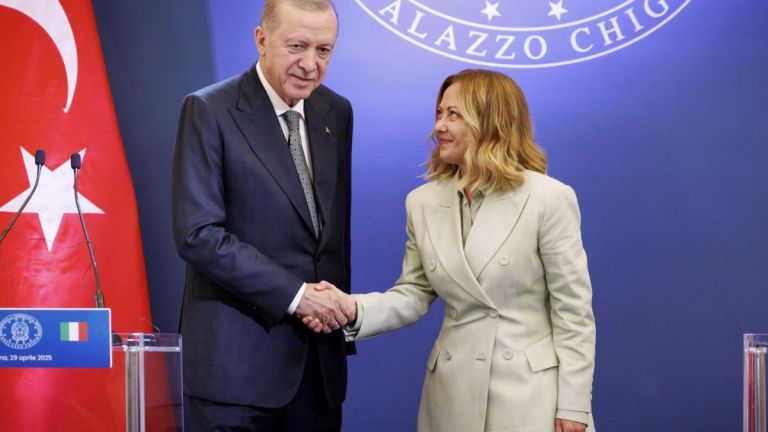 Κωνσταντινούπολη: Τριμερής συνάντηση Τουρκίας, Ιταλίας και Λιβύη
