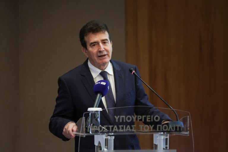 Χρυσοχοΐδης: Η τρομοκρατία δεν μπόρεσε ποτέ να λυγίσει τις αξίες μας