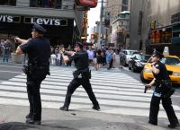 Πυροβολισμοί και 3 τραυματίες στην Times Square της Νέας Υόρκης Πυροβολισμοί και 3 τραυματίες στην Times Square της Νέας Υόρκης