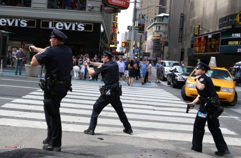 Πυροβολισμοί και 3 τραυματίες στην Times Square της Νέας Υόρκης
