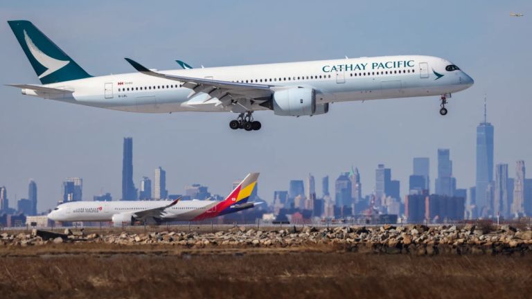 Η Cathay Pacific επενδύει σε νέα Boeing 777-9 για επέκταση μεγάλων αποστάσεων