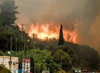 Οι φλόγες καίνε ανεξέλγκτα στην Πάτρα Οι φλόγες καίνε ανεξέλγκτα στην Πάτρα