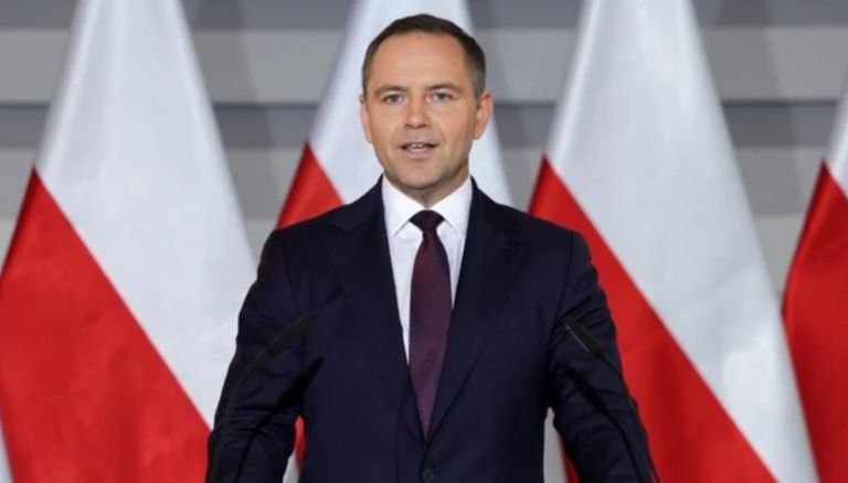 Πολωνία: Ο εθνικιστής Ναβρότσκι ορκίστηκε πρόεδρος – «Όχι στην παράνομη μετανάστευση, όχι στο ευρώ»
