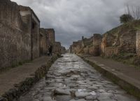 Πομπηία: Μια πόλη θαμμένη στο παρελθόν, ζωντανή στο παρόν Πομπηία: Μια πόλη θαμμένη στο παρελθόν, ζωντανή στο παρόν