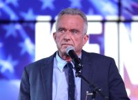 Οργή για τις αντιεμβολιαστικές δηλώσεις Κένεντι μετά την ένοπλη επίθεση στην Ατλάντα Οργή για τις αντιεμβολιαστικές δηλώσεις Κένεντι μετά την ένοπλη επίθεση στην Ατλάντα