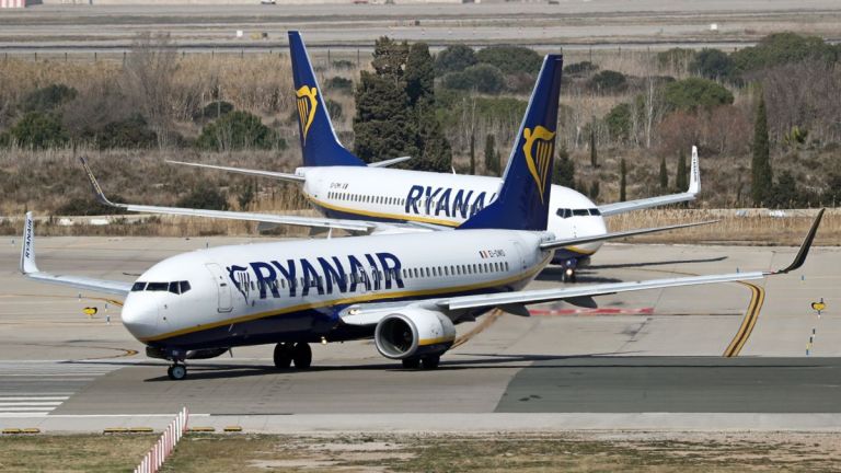 H Ryanair καταργεί τα χάρτινα boarding pass