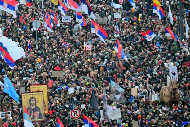 Σερβία: Νέα επεισόδια σε αντικυβερνητική διαδήλωση στο Βελιγράδι