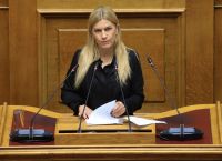 Βολουδάκη για μετανάστη που επιτέθηκε σε Εύζωνες: “Καμία ανοχή στη βεβήλωση των εθνικών συμβόλων” Βολουδάκη για μετανάστη που επιτέθηκε σε Εύζωνες: “Καμία ανοχή στη βεβήλωση των εθνικών συμβόλων”