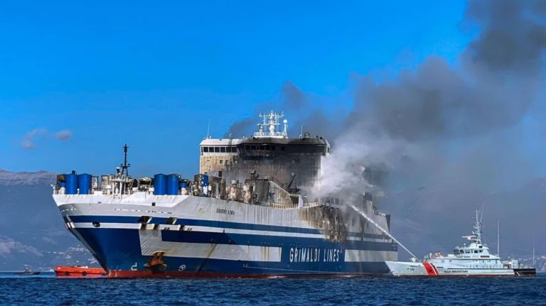 Πυρκαγιές σε πλοία εμπορευματοκιβωτίων και Ro-Ro: Κρίσιμη προειδοποίηση για τα ελληνικά λιμάνια