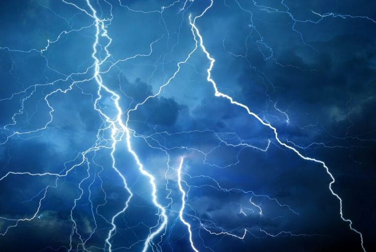 Πάνω από 20.000 κεραυνοί σε Κέρκυρα, Ήπειρο και Δυτ. Μακεδονία