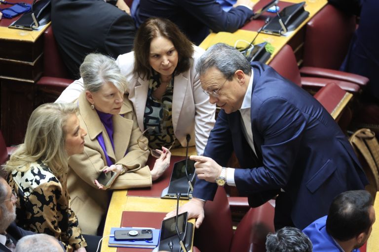 Πόλεμος ανακοινώσεων ΣΥΡΙΖΑ – ΕΣHΕΑ για επίθεση Ακρίτα σε δημοσιογράφο
