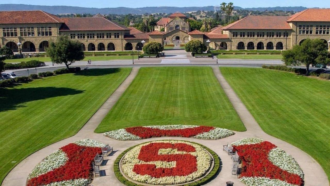 Πανεπιστήμιο Stanford: Καταργεί 363 θέσεις εργασίας μετά τις περικοπές Τραμπ