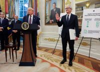 Η στρατηγική των 600 δισ. της Apple για να αποφύγει τους δασμούς του Τραμπ Η στρατηγική των 600 δισ. της Apple για να αποφύγει τους δασμούς του Τραμπ