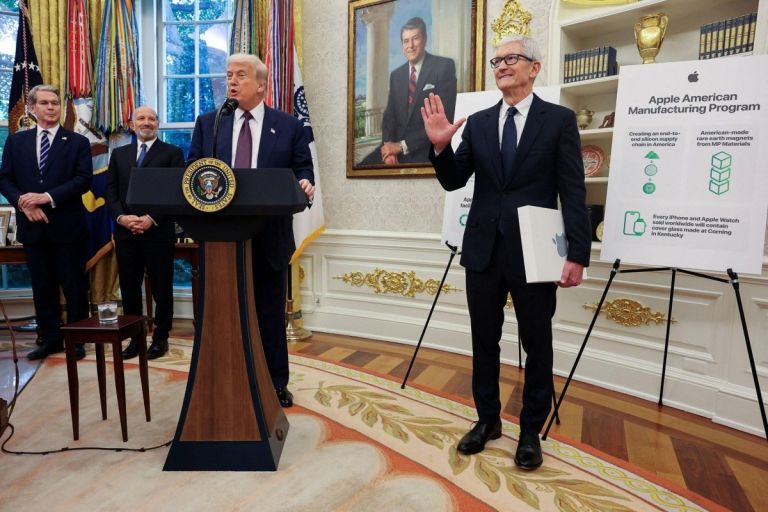Η στρατηγική των 600 δισ. της Apple για να αποφύγει τους δασμούς του Τραμπ
