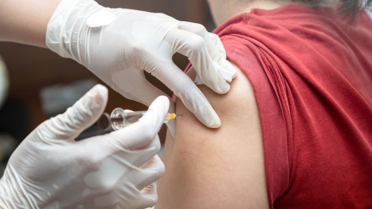 Βρετανία: Ξεκινά η διάθεση εμβολίου κατά της γονόρροιας