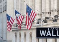 Wall: Διεύρυνε το θετικό σερί στους 4 μήνες ο S&P 500 Wall: Διεύρυνε το θετικό σερί στους 4 μήνες ο S&P 500