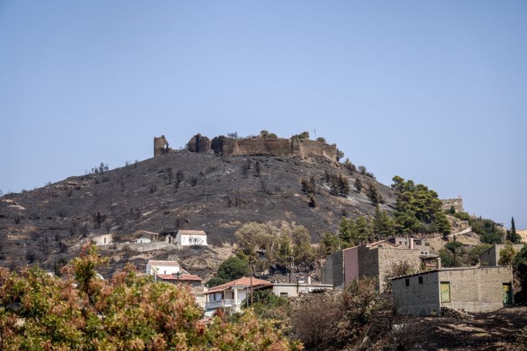 Μικρές φθορές από τη φωτιά στο βυζαντινό ναό Αγ. Γεωργίου και στο Κάστρο της Βολισσού στη Χίο
