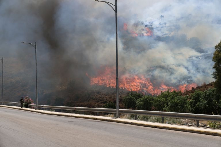 Ολονύχτια μάχη με τη φωτιά στη βορειοδυτική Χίο