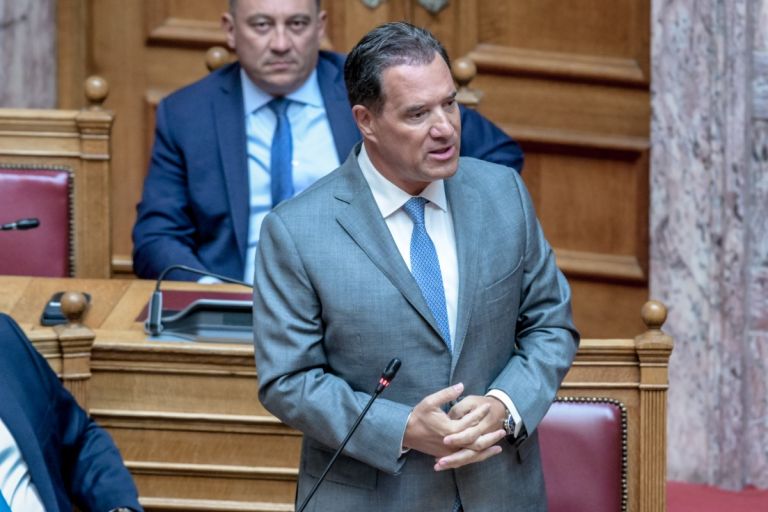 Άδωνις Γεωργιάδης – Ελένη Καραγεωργοπούλου: «Είστε άσχετη, η αυτοαξιολόγηση εφαρμόζεται διεθνώς»
