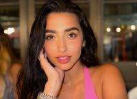 Η Αναστασία «αναστατώνει» την Πάρο με καυτό μπικίνι και σέξι μασάζ στην παραλία! [vid]