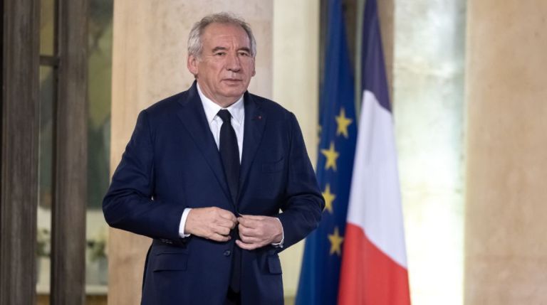 Μάχη επιβίωσης για τον Μπαϊρού: Ψήφος εμπιστοσύνης με το βλέμμα στο πολιτικό θαύμα