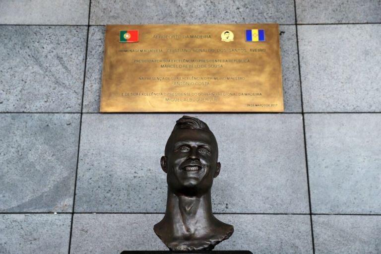 Αγάλματα σε Πτώση: Όταν η Ιστορία Επαναξιολογείται