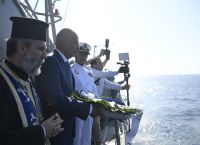 Στην Τήνο ο Νίκος Δένδιας: Τιμή στους πεσόντες του καταδρομικού «Έλλη» Στην Τήνο ο Νίκος Δένδιας: Τιμή στους πεσόντες του καταδρομικού «Έλλη»