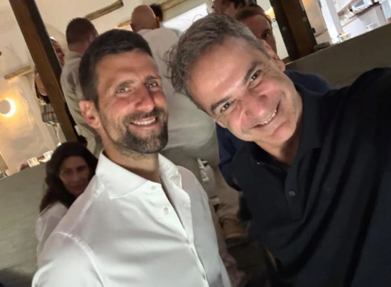 Συνάντηση του Κυριάκου Μητσοτάκη με τον Νόβακ Τζόκοβιτς στην Τήνο
