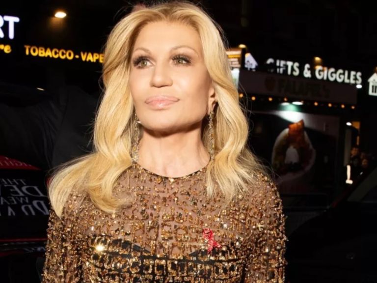 Αγνώριστη η Donatella Versace: Νέο φωτογραφικό ποστ την δείχνει να λες ότι γύρισε τον χρόνο πίσω!