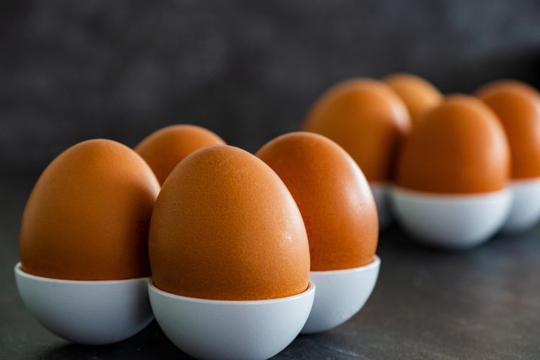 «Χημικά στα αυγά; Ναι, αλλά… μην πανικοβάλλεστε, λένε οι επιστήμονες!»