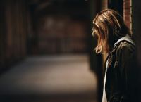 Η πιο δυστυχισμένη γενιά στην ιστορία: Γιατί η Gen Z αλλάζει την καμπύλη της ευτυχίας Η πιο δυστυχισμένη γενιά στην ιστορία: Γιατί η Gen Z αλλάζει την καμπύλη της ευτυχίας