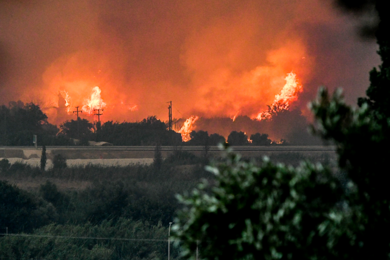 Φωτιά Αχαΐα: Ειδική πλατφόρμα για την προσωρινή διαμονή εκτοπισμένων
