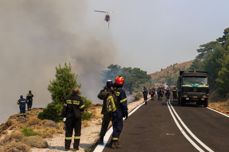 Μάχη με τις φλόγες σε πολλά μέτωπα: Κρίσιμη η κατάσταση σε Αχαΐα, Χίο, Πρέβεζα, Ζάκυνθο και Κεφαλονιά