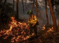 Ισπανία στις φλόγες: 300.000 στρέμματα έγιναν στάχτη σε μία ημέρα Ισπανία στις φλόγες: 300.000 στρέμματα έγιναν στάχτη σε μία ημέρα