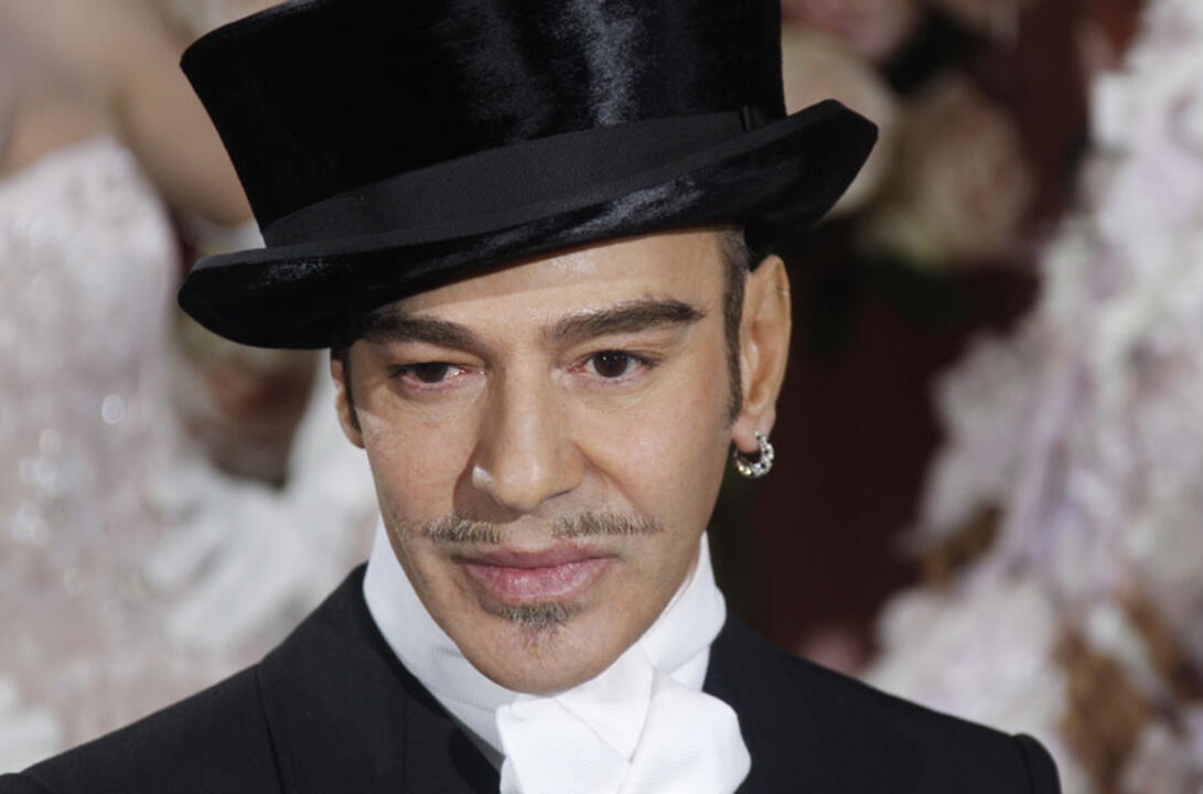 John Galliano: Η ιδιοφυΐα, η πτώση και το ερώτημα της συγχώρεσης