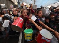 Κηρύχθηκε επίσημα λιμός στη Γάζα – ΟΗΕ: Οι θάνατοι από πείνα ισοδυναμούν με έγκλημα πολέμου Κηρύχθηκε επίσημα λιμός στη Γάζα – ΟΗΕ: Οι θάνατοι από πείνα ισοδυναμούν με έγκλημα πολέμου