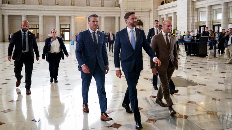 Τζέι Ντι Βανς αποδοκιμάστηκε για τη παρουσία εθνοφρουρών στην Ουάσινγκτον–Η ειρωνική του απάντηση στο πλήθος