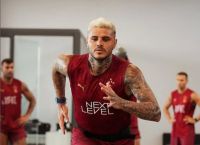 «Καυτή» υποδοχή: Ο Ικάρντι έριξε κουτουλιά σε οπαδό της Γαλατάσαραϊ σε εκδήλωση! [vid]