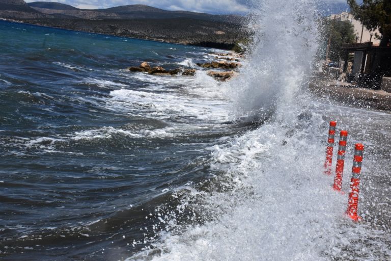 Καιρός: Συναγερμός για το “εμπρηστικό κοκτέιλ” ισχυρών βοριάδων και ζέστης – Ακραίος κίνδυνος πυρκαγιάς