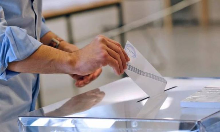 Ρευστότητα και Ανακατατάξεις: Τι Δείχνουν οι νέες δημοσκοπήσεις