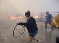 Ένας νεκρός στο Τογάνι – Καίγονται περιουσίες στην Κερατέα Ένας νεκρός στο Τογάνι – Καίγονται περιουσίες στην Κερατέα