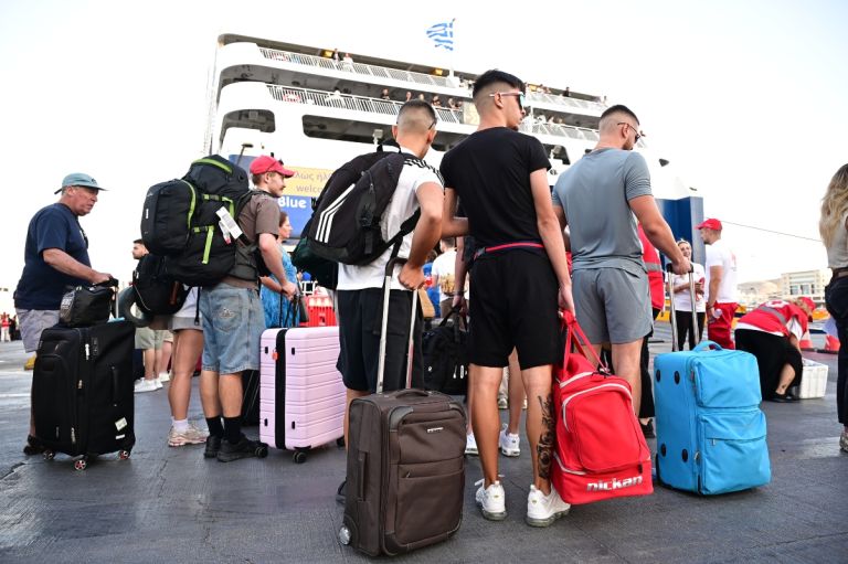 Απαγορευτικό πλοίων: Τι θα γίνει με τα δρομολόγια Σύρο, Τήνο, Μύκονο – Πότε εξασθενούν οι άνεμοι