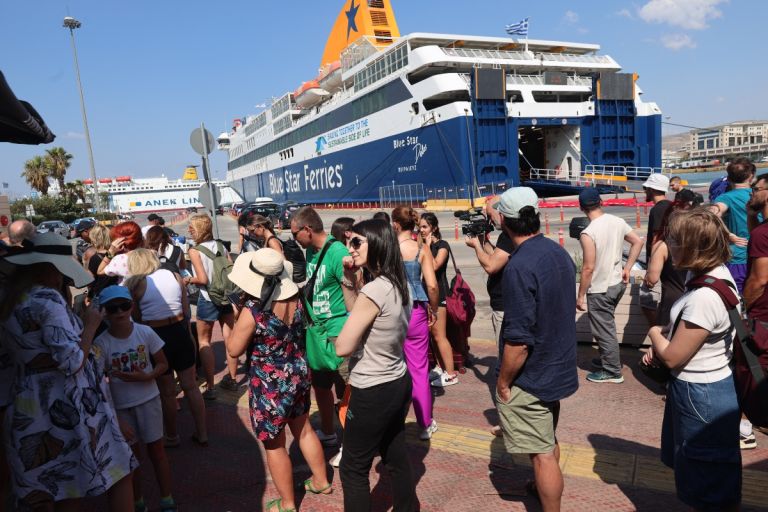 Απαγορευτικό πλοίων: Τι ισχύει στα λιμάνια Ραφήνας, Λαυρίου και Πειραιά-Δύσκολες οι επόμενες ώρες