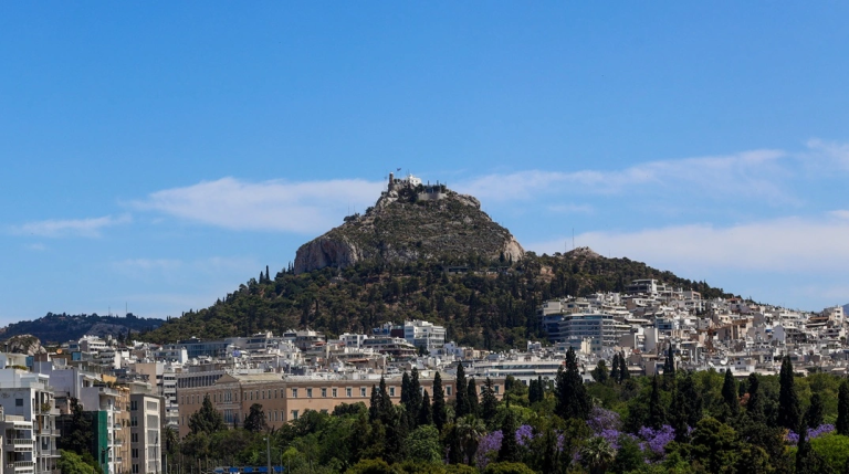 Τουρίστας έπεσε από τον Λυκαβηττό ενώ προσπαθούσε να βγάλει φωτογραφία