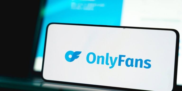 OnlyFans: Χρυσή αυτοκρατορία $8 δισ. και μέρισμα-μαμούθ $701 εκατ. στον ιδιοκτήτη