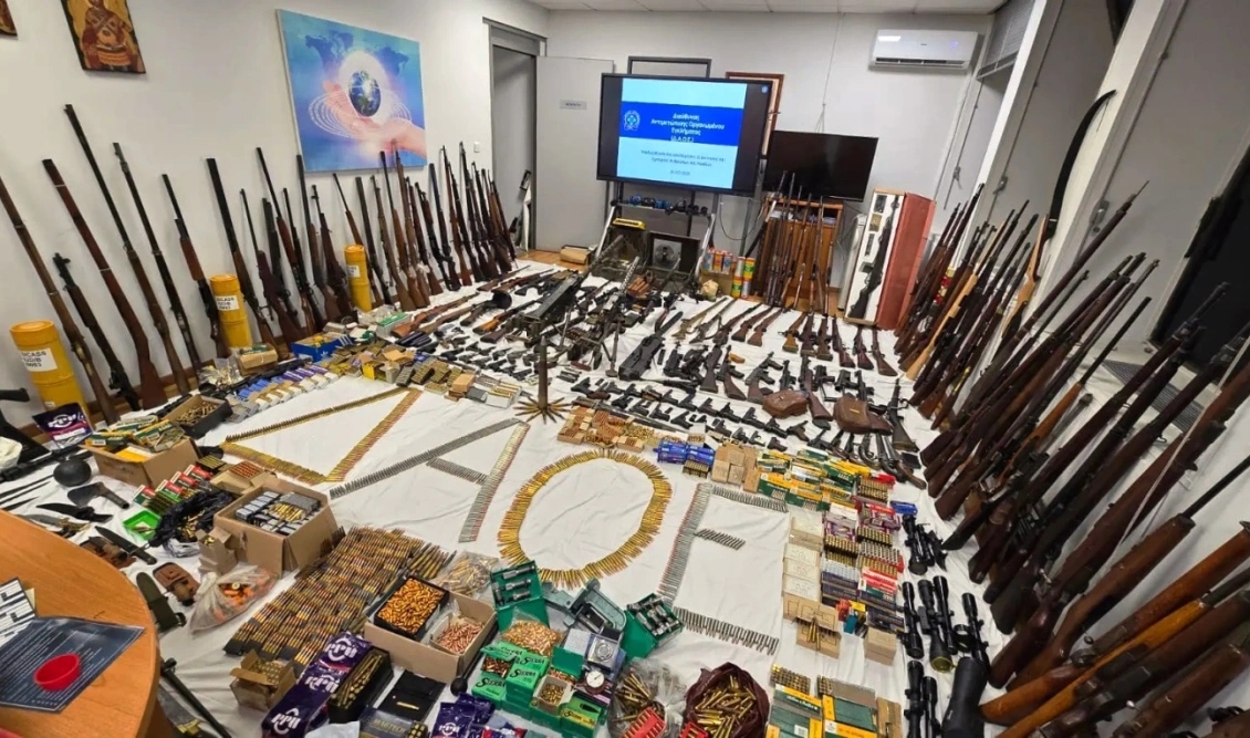 Όπλα, μαχαίρια και σπαθιά: Το αδιανόητο «οπλοβασίλειο» του αποστράτου στο Κιάτο