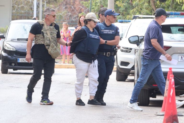 Νεκρό κοριτσάκι στο Παλαιό Φάληρο: Έφτασε στον ανακριτή η μητέρα -Επιμένει στην εκδοχή του ατυχήματος