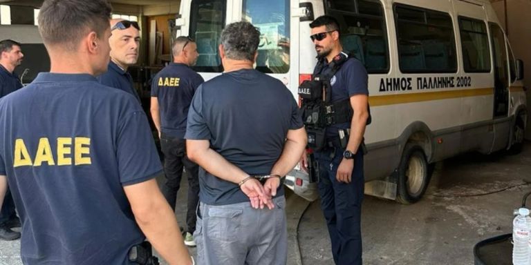 Παλλήνη: Συνελήφθη μόνιμος υπάλληλος του Δήμου για τέσσερις εμπρησμούς