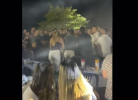 Αγρίνιο: Άγριο επεισόδιο σε πανηγύρι – «Θα φύγω αν δεν ηρεμήσετε» φώναζε η Τσαμπά [vid]