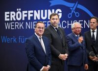 Γερμανία: Εγκαινιάστηκε το μεγαλύτερο εργοστάσιο πυρομαχικών της Ευρώπης Γερμανία: Εγκαινιάστηκε το μεγαλύτερο εργοστάσιο πυρομαχικών της Ευρώπης